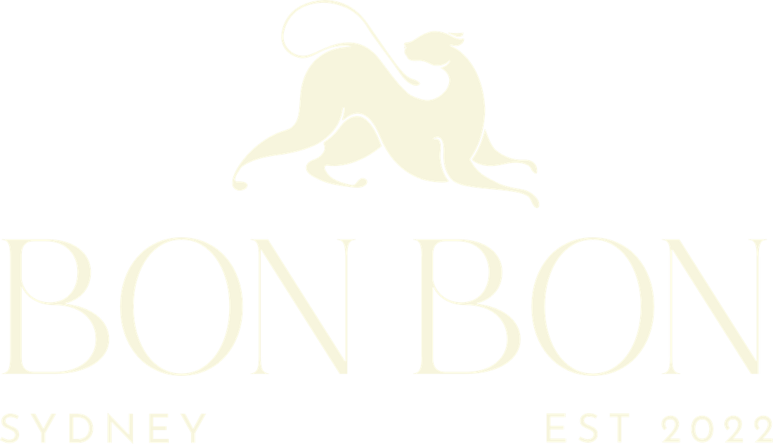 Logo 3, centred, in cream