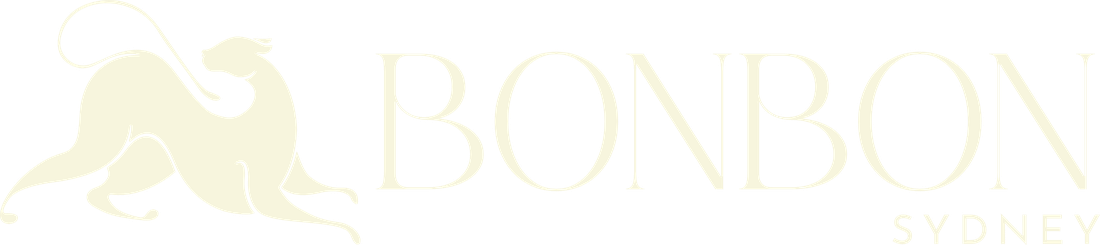 Logo 4, horizontal, in cream