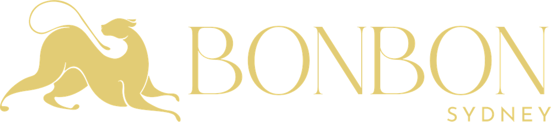 Logo 4 in gold inside its clear-space zone
